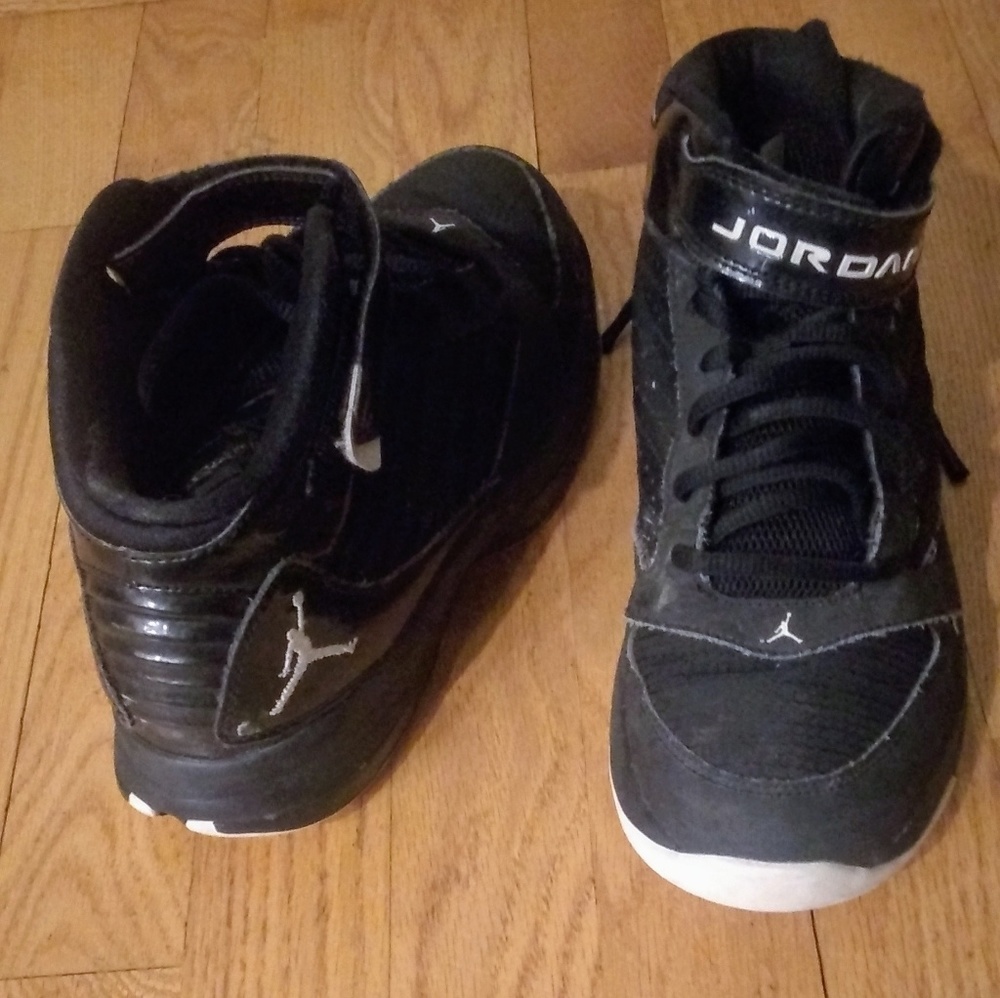 Boys basketball shoes